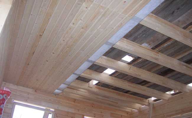 Чем подшить потолок по деревянным балкам: описываем все нюансы
