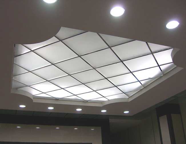 Стеклянные потолки с подсветкой: оригинально, стильно и удобно