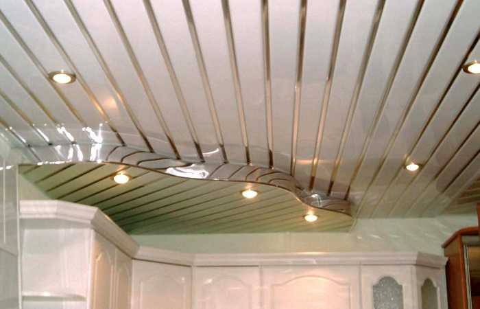 Натяжной потолок на кухне:плюсы и минусы