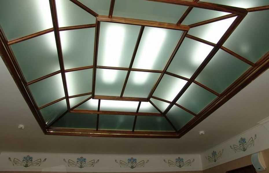 Стеклянный потолок (43 фото): что это такое, потолочное покрытие из оргстекла с подсветкой, матовые изделия из стекла со вставками