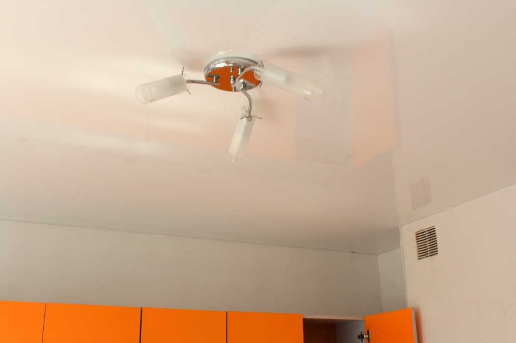 Как правильно выбрать натяжной потолок чтобы он был качественный, детальное фото и видео