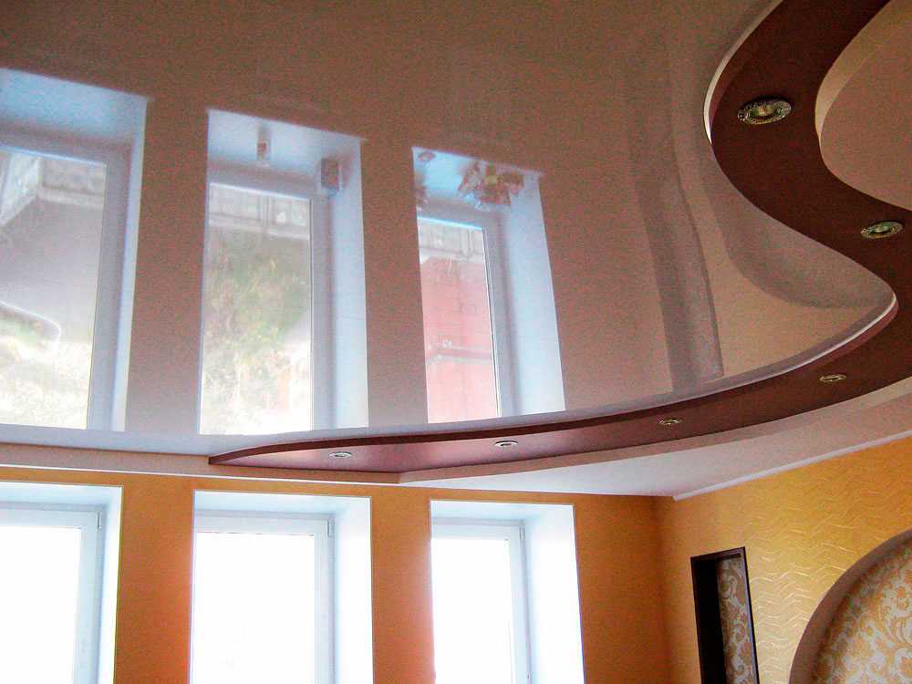 Какой потолок лучше: гипсокартонный или натяжной?