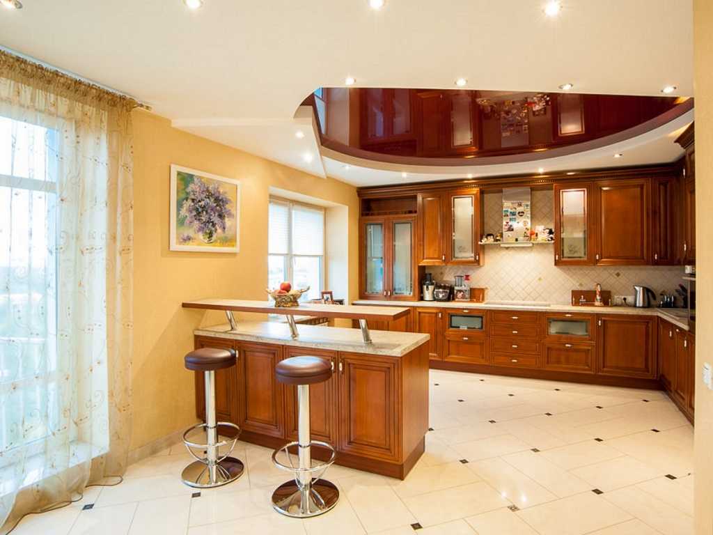 Какой потолок на кухню выбрать, плюсы и минусы, реальные фото