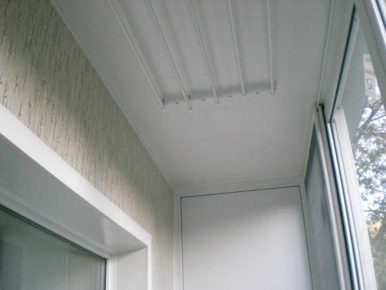Потолок на балконе — топ-10 вариантов для оформления и отделки своими руками (пособие по ремонту от профи)