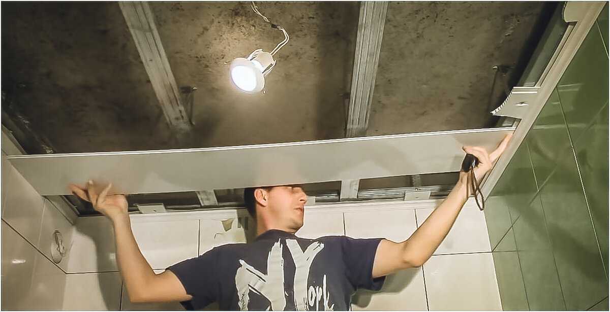 Как сделать потолок из пвх панелей своими руками?