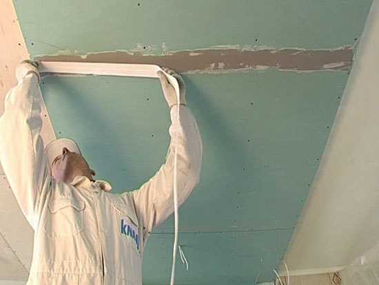 Как заделать швы на потолке между плитами, скрываем швы