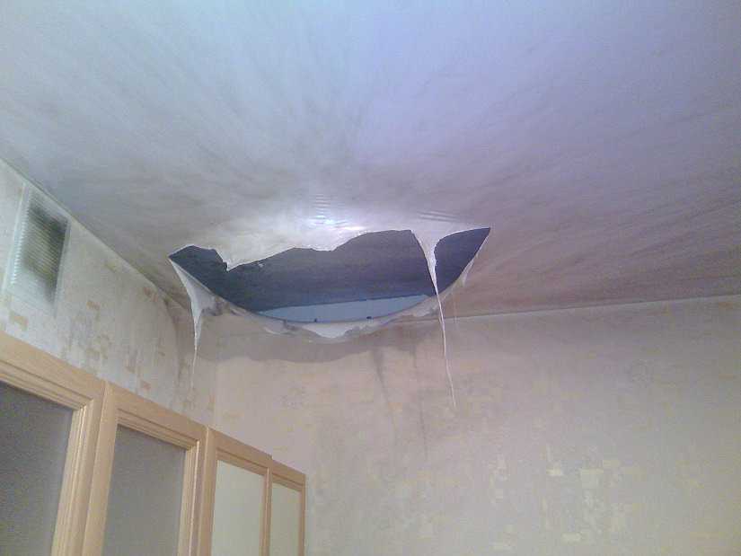Натяжной потолок лопнул возле светильника что делать