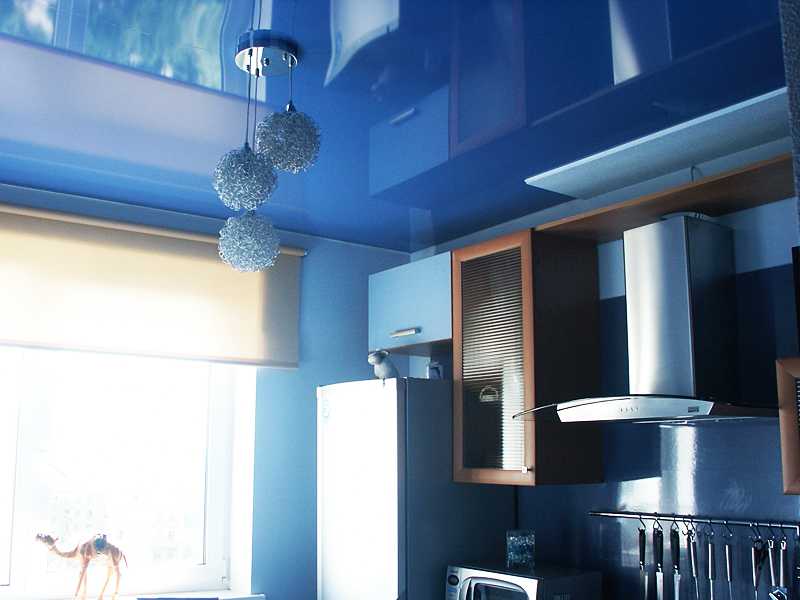 Можно ли делать натяжной потолок на кухне с газовой плитой
