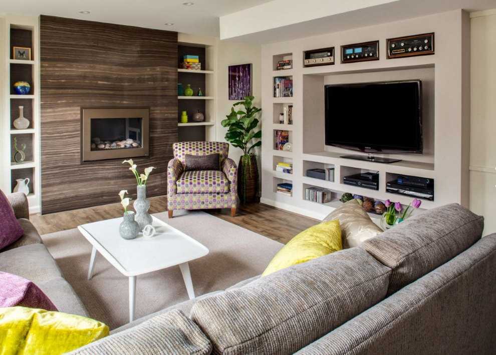 Ламинат на стене в интерьере: внутренняя отделка стен в гостиной, коридоре, прихожей и кухне, облицовка за телевизором в деревянном доме
 - 55 фото