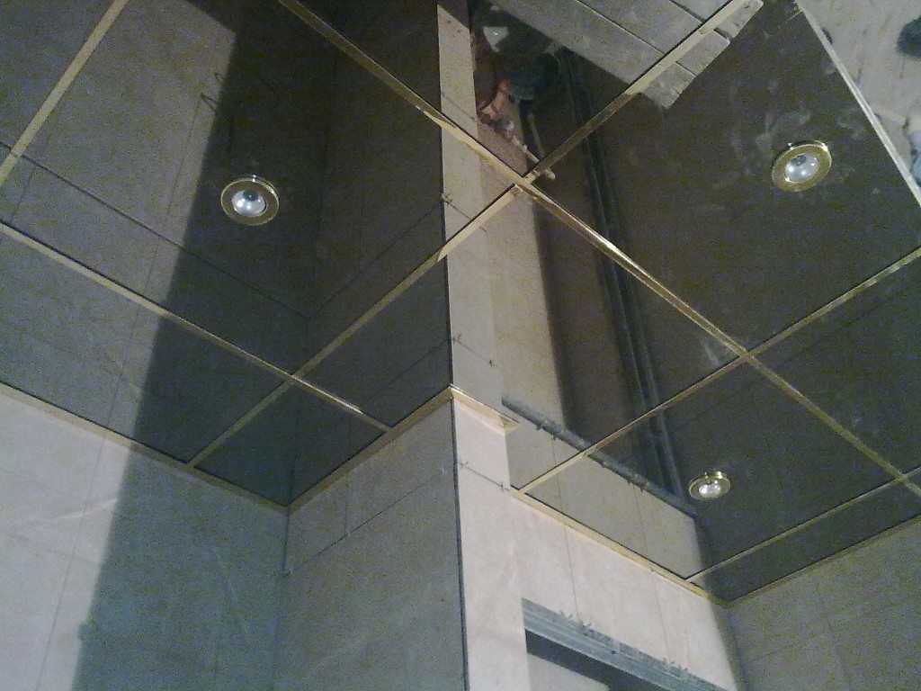 Зеркальный потолок в ванной: плюсы, минусы, установка, монтаж, особенности, дизайн, фото