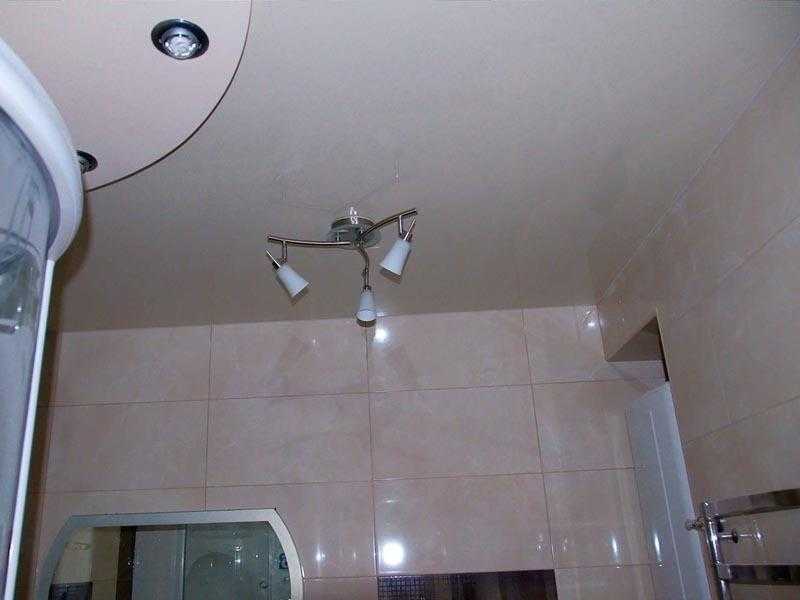Подвесные потолки в ванной комнате своими руками: монтаж и установка