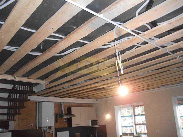 Чем подшить потолок по деревянным балкам: подшивка потолка в частном доме, чем лучше подшить, подшив доской, материалы для подшивки