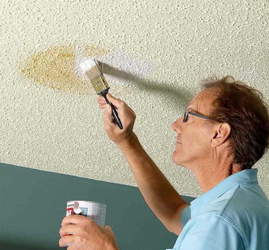 Хитрости покраски потолка водоэмульсионкой без разводов
