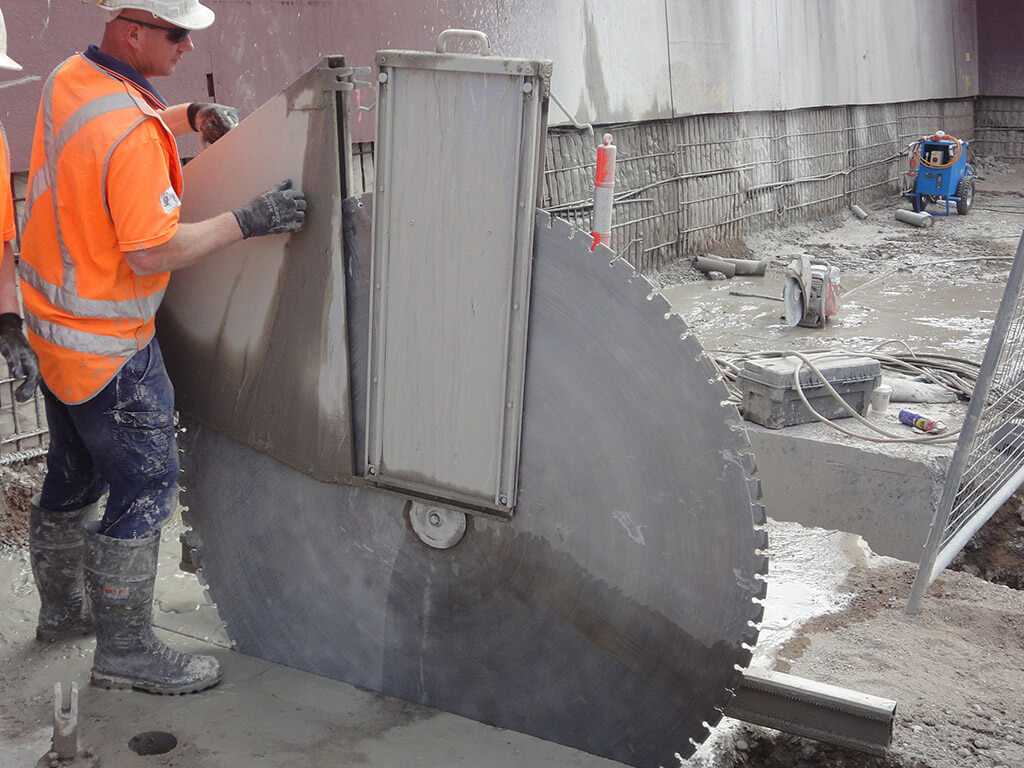 Алмазная резка бетона: оборудование и особенности резки