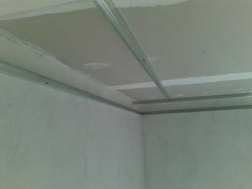 Короба из гипсокартона на потолке под натяжной потолок с подсветкой видео