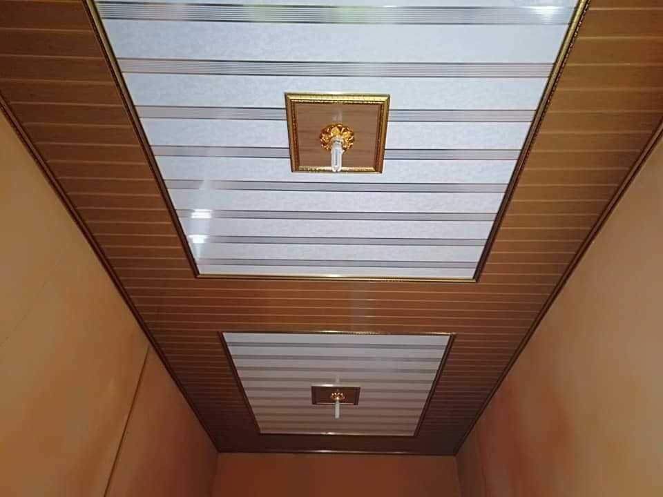 Потолок в ванной комнате из пластиковых панелей