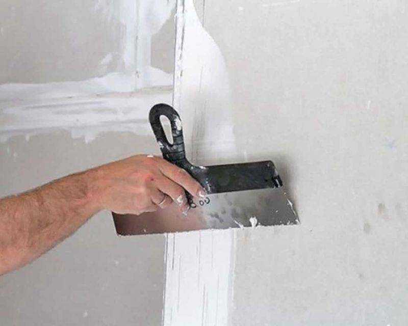Покраска потолка из гипсокартона — этапы выполнения работ