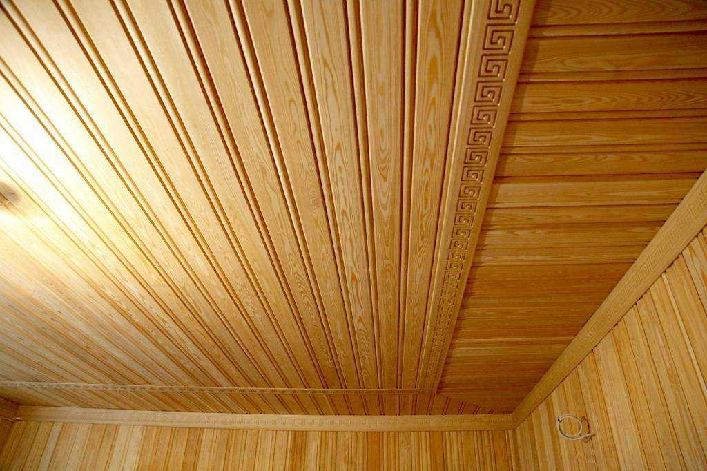 Как поднять потолок в деревянном доме