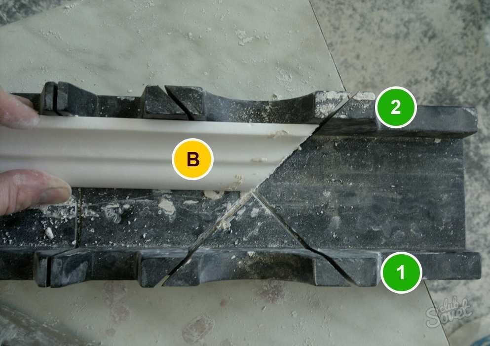 Как без стусла сделать угол на потолочном плинтусе? как вырезать внутренний и внешний углы? как правильно их соединить?