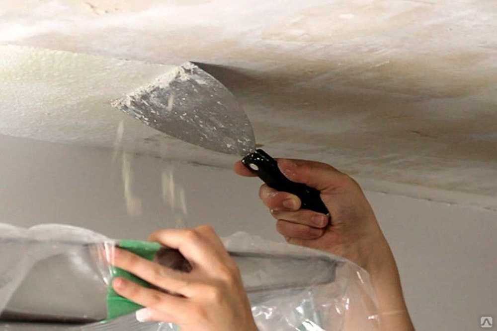 Как смыть побелку с потолка - приготовление раствора, способы очистки