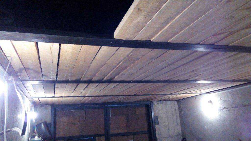 Технологии и материалы для отделки потолка в гараже