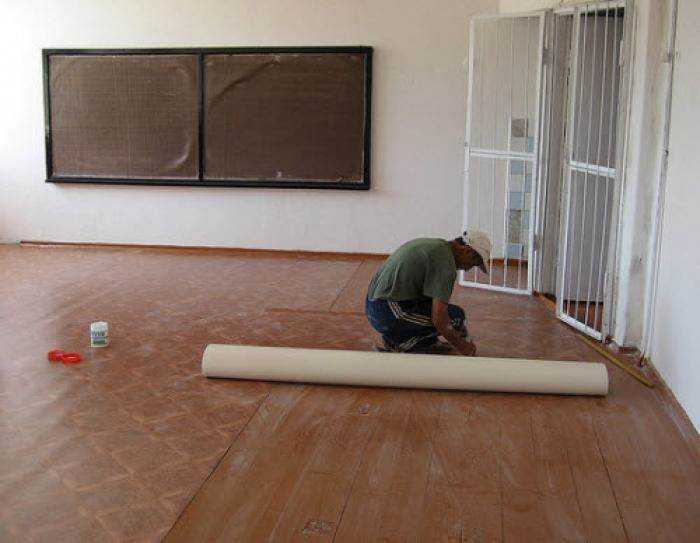 Укладка линолеума своими руками — пошаговая инструкция укладки на деревянный и бетонный пол с фото!