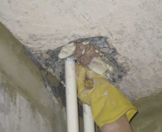 Дыра в стене из бетона: чем можно заделать, как развести цемент, можно ли штукатуркой
