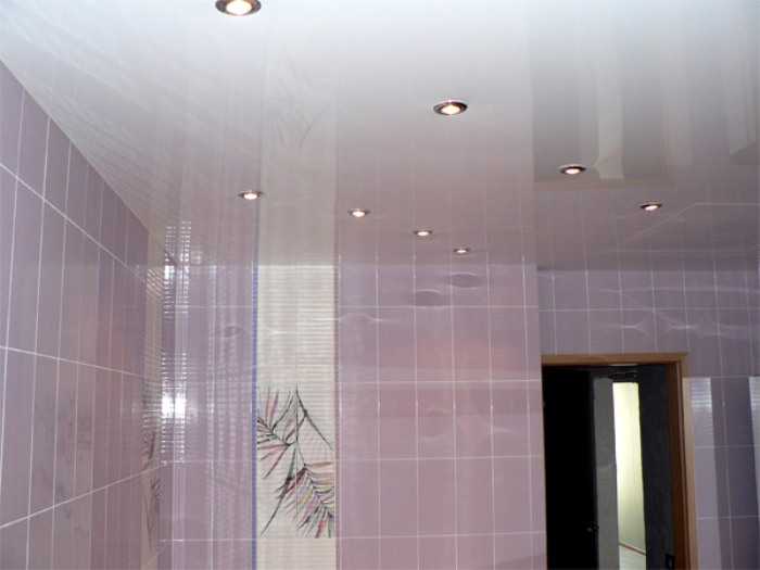 Реечный потолок в ванной: 70+ (фото) монтаж своими руками