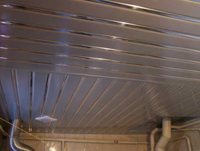 Металлический реечный потолок своими руками: инструкция, фото и видео