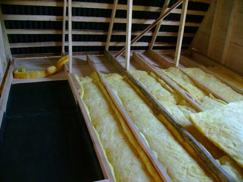 Чем и как утеплить потолок в бане: лучшие современные и традиционные материалы