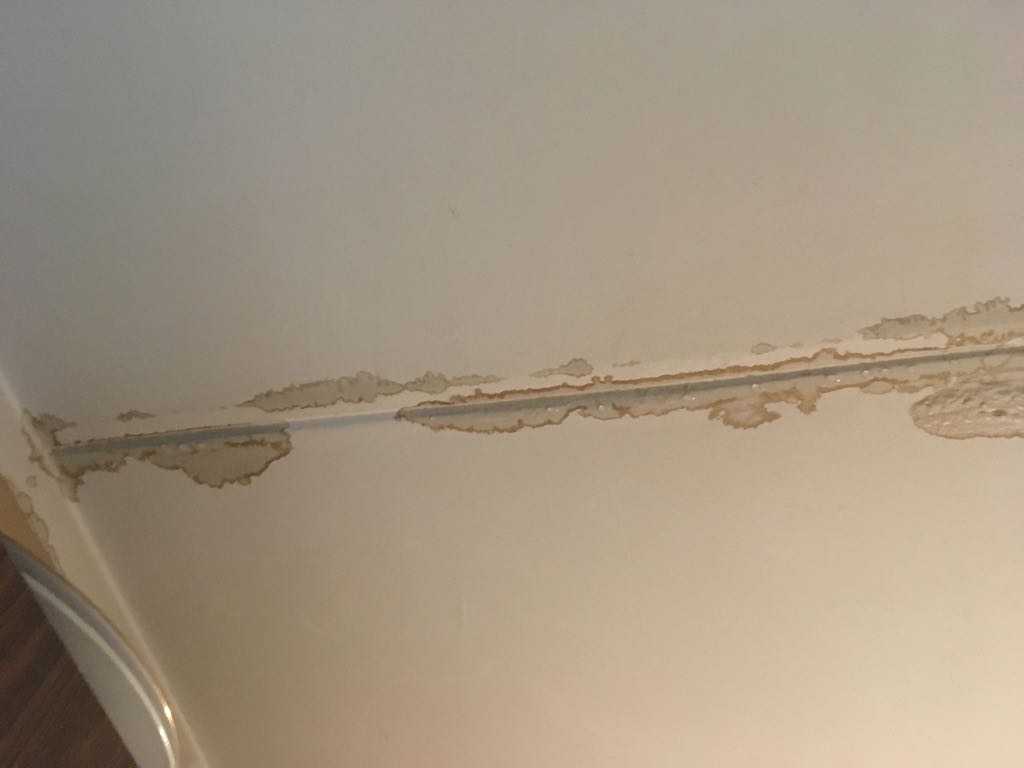 Ремонт потолка своими руками после протечки и образец сметы