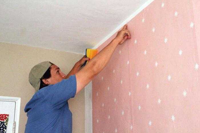 Когда лучше натягивать потолок во время ремонта