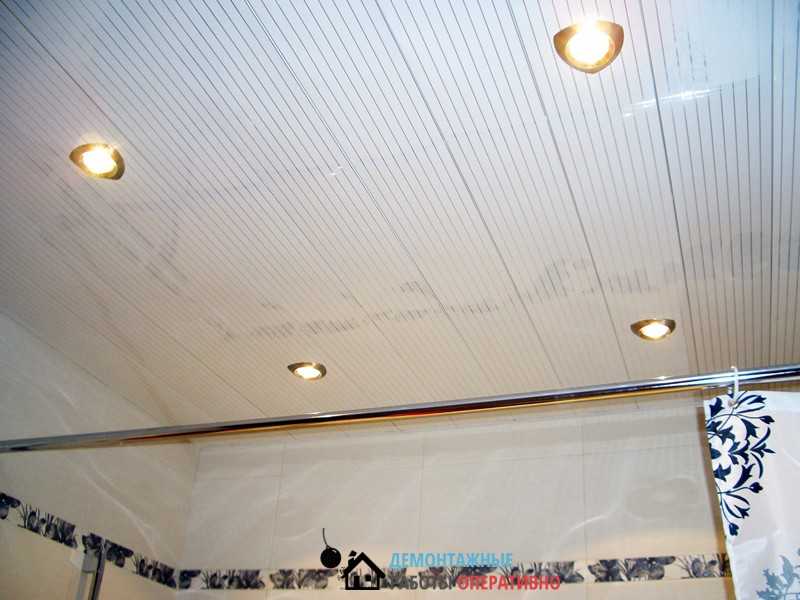 Реечный потолок в ванной комнате – виды подвесных конструкций