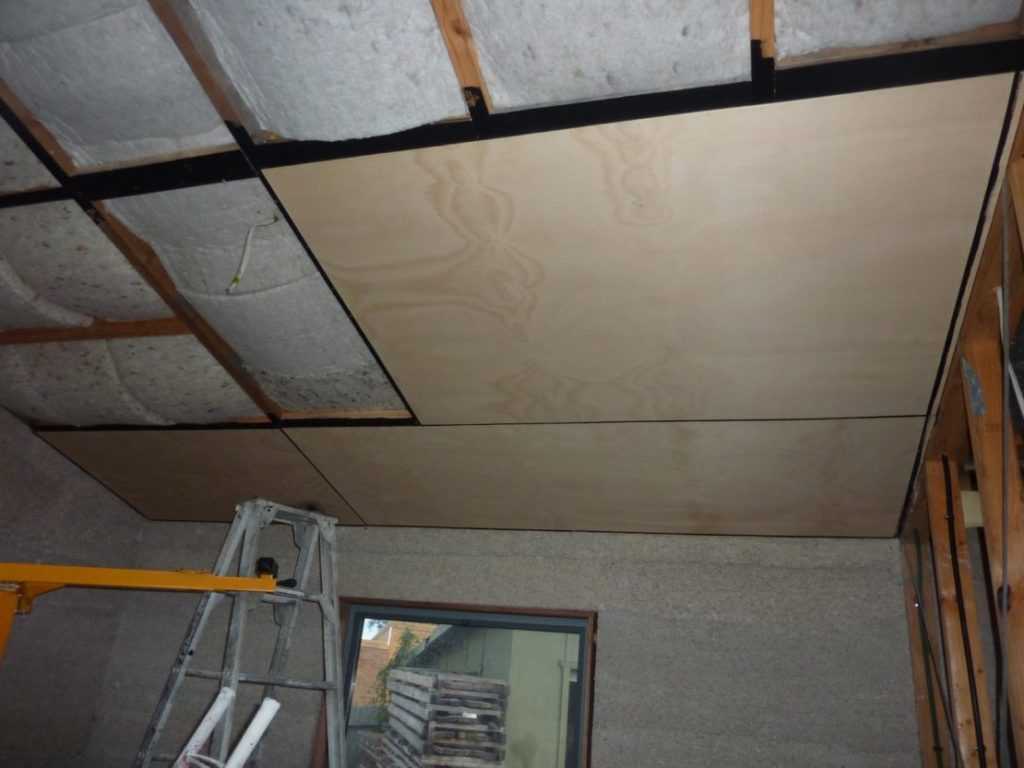 Потолок из фанеры своими руками: отделка потолка фанерой, чем отделать потолок в деревянном доме, толщина фанеры, чем покрасить, обшивка, резной потолок на даче, подшивка, как подшить, как сделать монтаж