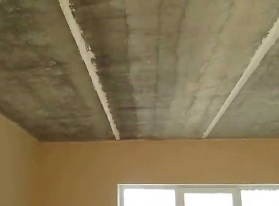 Зачем грунтуют потолок перед натяжным потолком