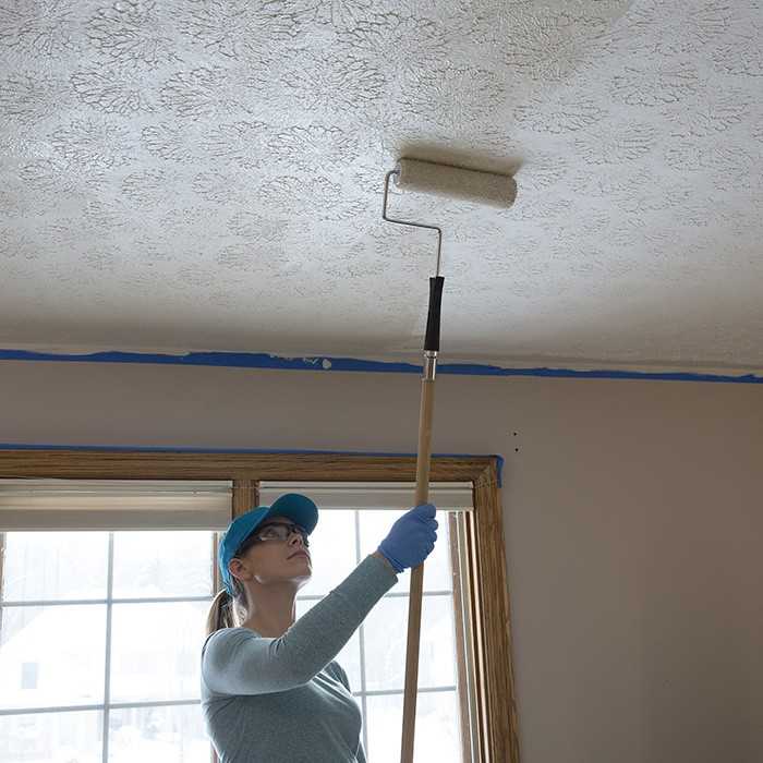 Как покрасить потолок без разводов