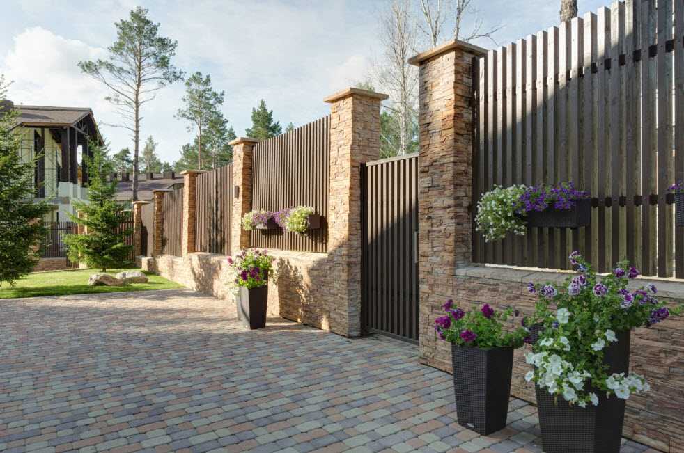 Самые красивые заборы в мире: фото великолепных оград для дач и частных домов