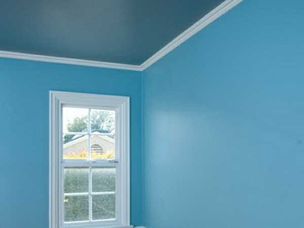 Как правильно покрасить потолок: важные нюансы