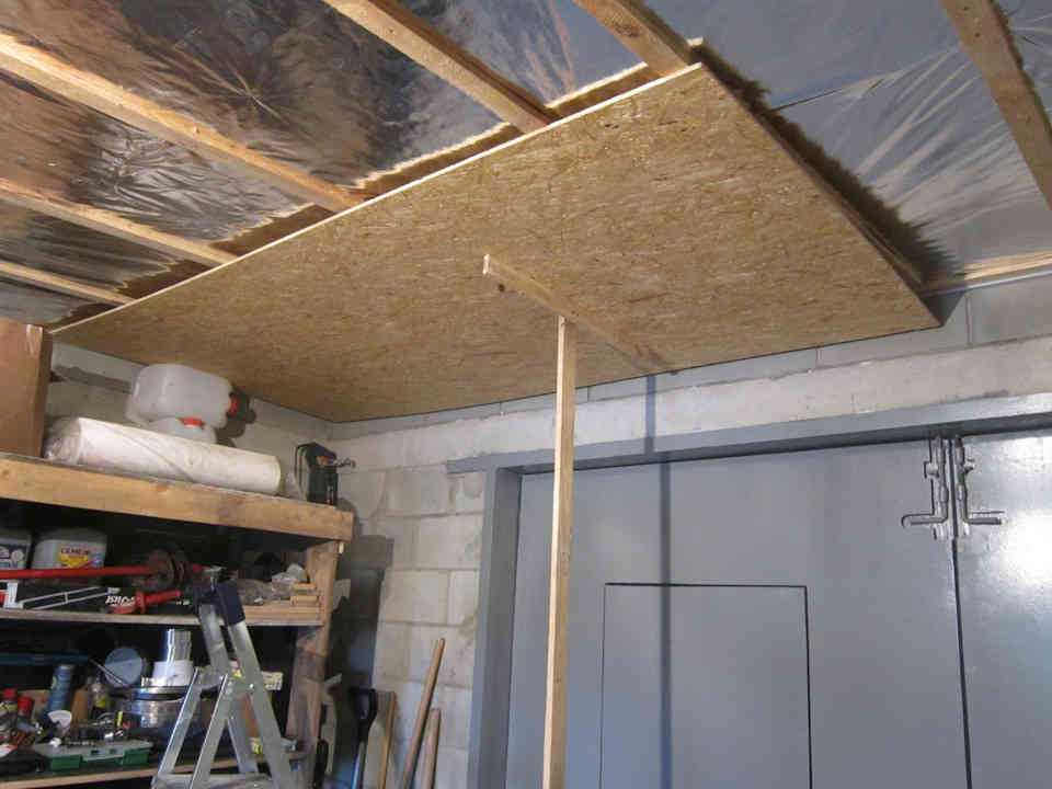 Чем лучше подшить потолок в частном доме осб или гипсокартоном