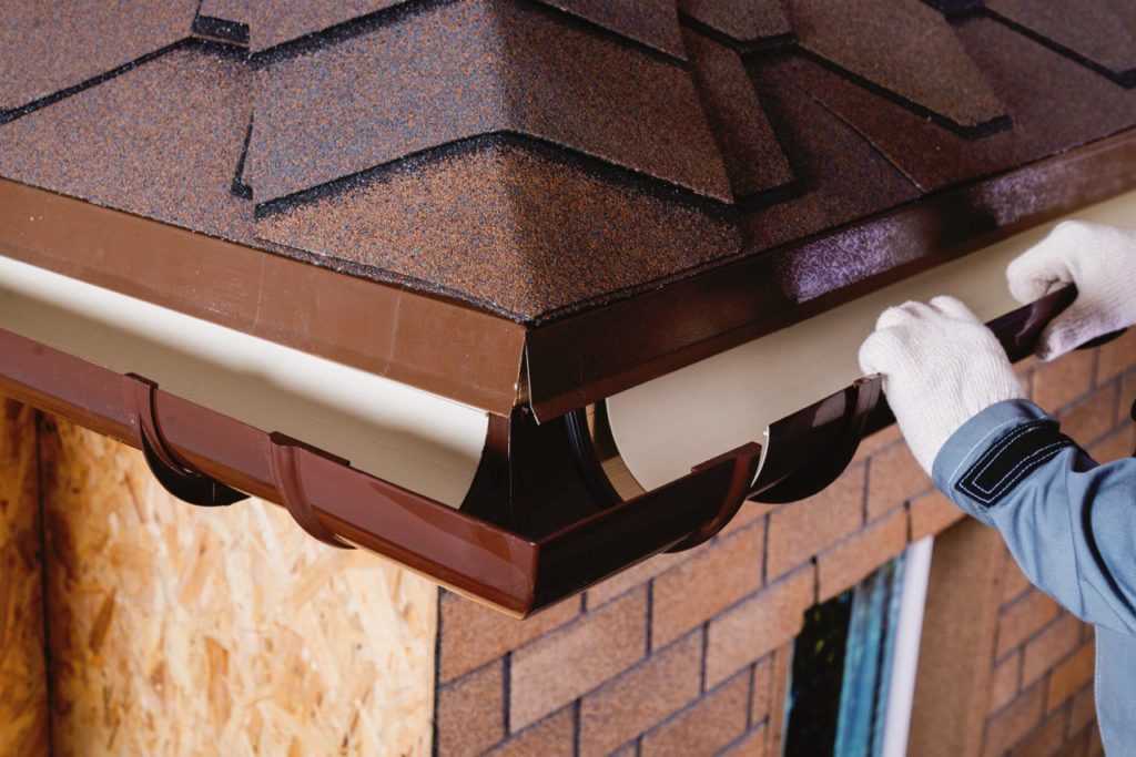 Водостоки для крыши металлические: монтаж своими руками, схема системы, инструкция, видео и фото