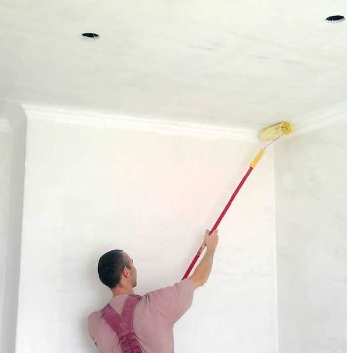 Как правильно белить потолок своими руками