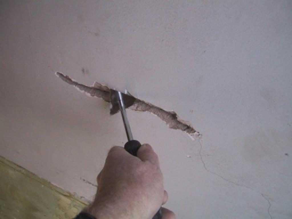Заделка швов между плитами перекрытия – как заделать швы, трещины и отверстия на потолке, чем замазать стыки плит, материалы, этапы работ