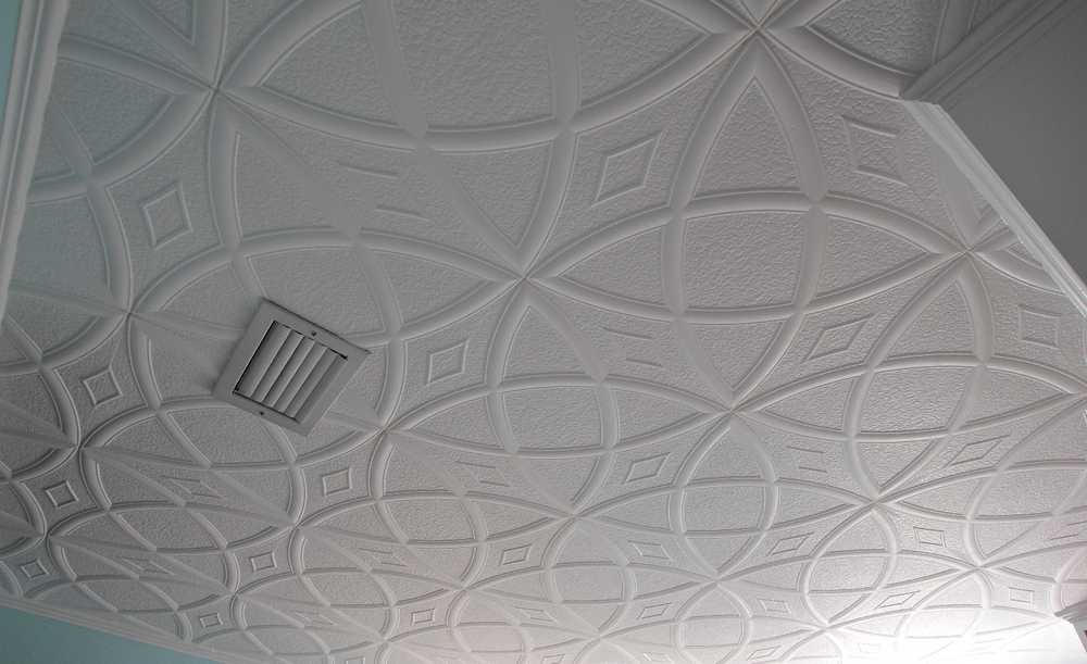 Бесшовная потолочная плитка (40 фото): модели 3d формата без швов на потолок, виды и отзывы