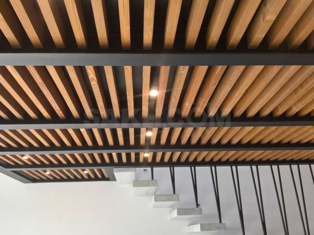 Потолок из деревянных реек (59 фото): деревянная реечная подвесная конструкция с промежутками