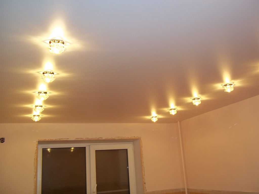 Как расположить светильники на потолке – схемы и фото