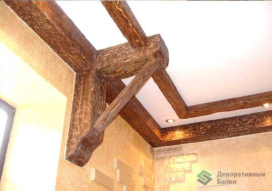 Как сделать потолок с балками в деревянном доме: как обыграть, дизайн с фото