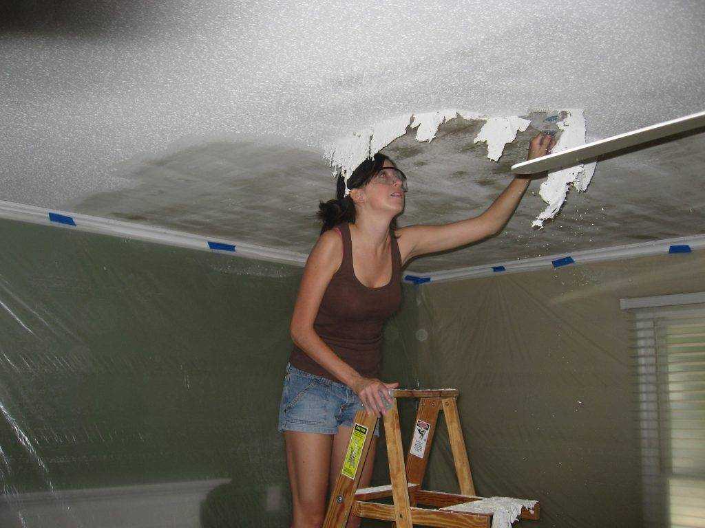 Как смыть побелку с потолка? как смывать со стен и как удалить с потолка, как снять быстро и как очистить поверхность без грязи