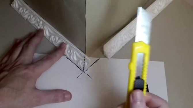 Как сделать угол на потолочном плинтусе - внутреннем и внешнем с фото и видео