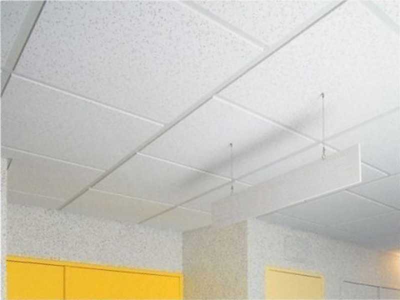 Как своими руками обустроить панельный потолок, какой вид покрытия выбрать: декоративное, глянцевое, из пенополистирола, как сделать бесшовную конструкцию