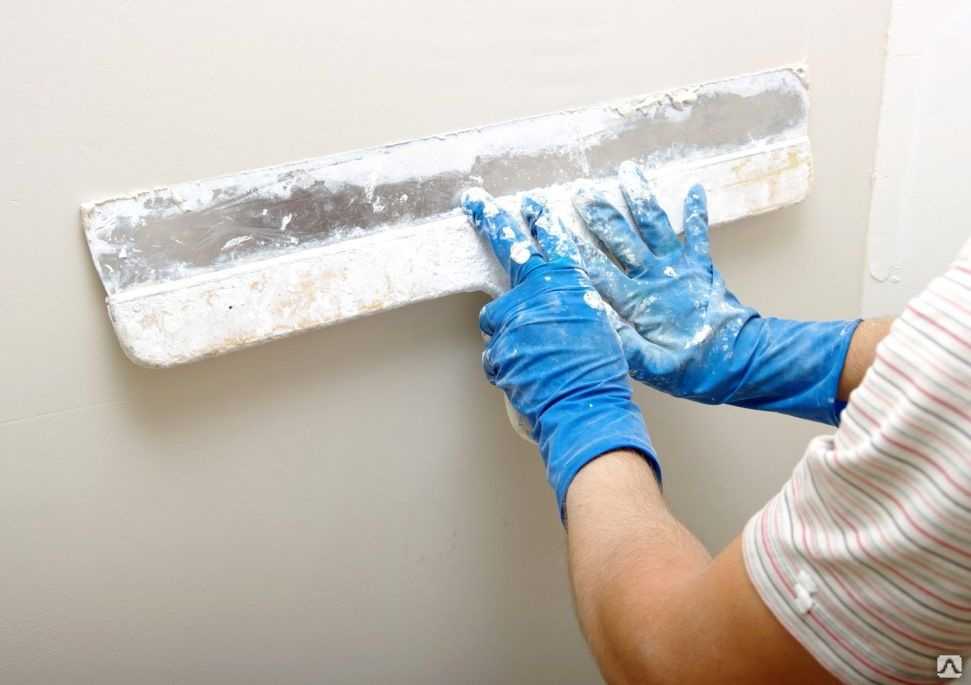 Шпаклевка потолка своими руками: как снять старый слой, сделать основу под покраску, правильно наносить финишную смесь и шпаклевать поверхность из гипсокартона?